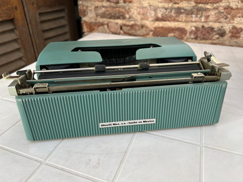 Máquina De Escribir Olivetti Lettera 32 (para Repuestos) (Usado)