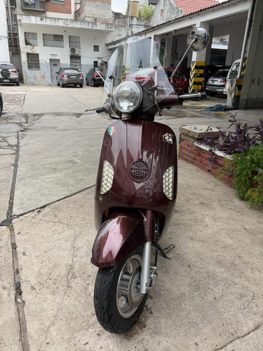 Scooter Color Bordo