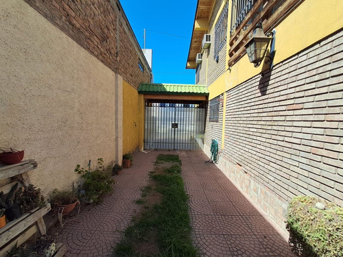 Hermosa Y Amplia Casa En Godoy Cruz