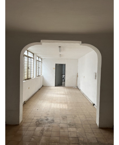 Local Comercial Con Oficinas En Venta En El Centro De Monterrey