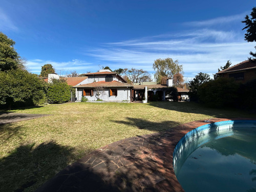 Casa Muy Funcional Con Gran Jardín Y Excelente Ubicación - Dueño Directo