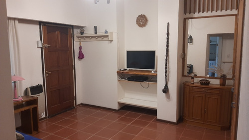 Dpto. De 2 Ambientes Amplios, Con Gran Jardin Y Privacidad.