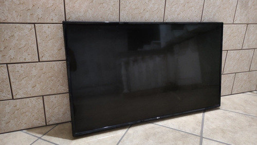 Imagem 4 de 5 de Tv LG 49 Com Defeito