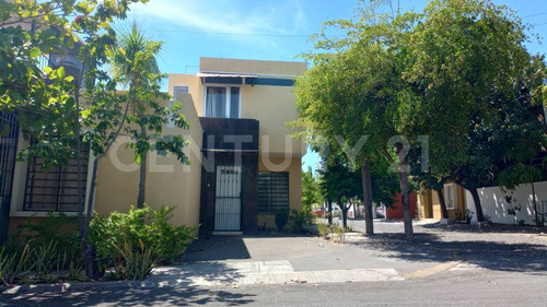 Casa En Renta En Vista Bugambilias, Villa De Alvarez, Colima.