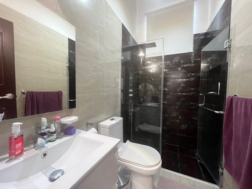 En Venta O Alquiler Casa En Prados Del Este, Calle Cerrada, Baruta.