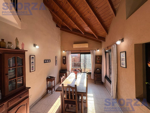 Venta De Casa 5 Ambientes Con Pileta En Los Polvorines