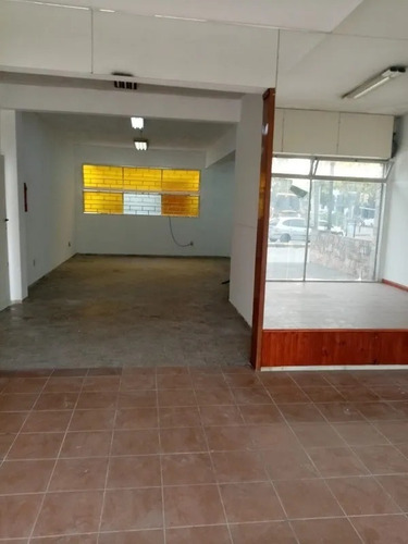 Se Alquila Amplio Local Comercial, En Parque Batlle!