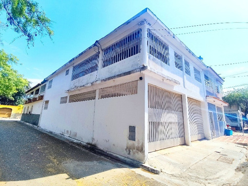 Casa  Urbanización La Viña Para Remodelar