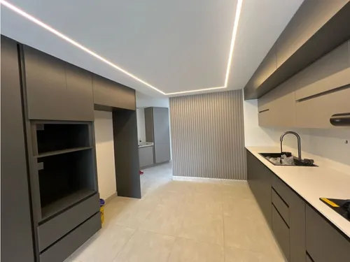 Vendo Casa Remodelada En El Poblado Loma Los Balsos