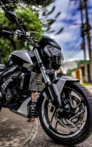 Bajaj Dominar 400 Plata Mate 2023