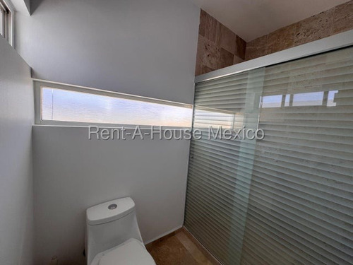 Zibatá. Venta - Casa En Esquina Con Estudio Y 3 Recámaras