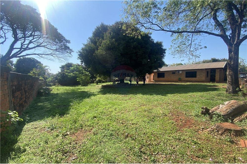 Vendo Amplia Casa Con Amplio Patio En Hohenau, A Pasos De La Ruta Sexta: 3 Habitaciones Y 2 Baños