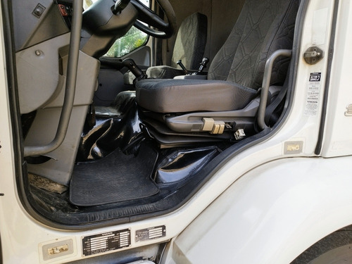 Imagem 14 de 19 de Volvo Vm 310 4x2