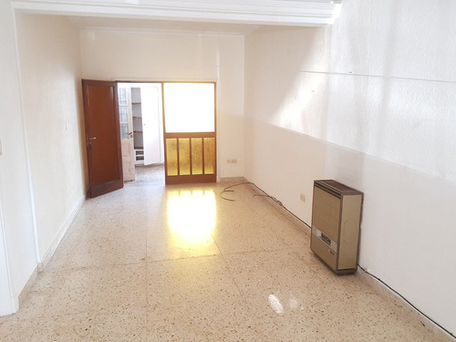 Imagen 9 de 15 de Venta - Casa En Ph Al Frente - Super Amplia - Excelente Estado