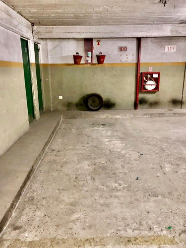 Imagen 2 de 3 de Cochera Cubierta En Venta Av. Córdoba 1600, Zona Céntrica