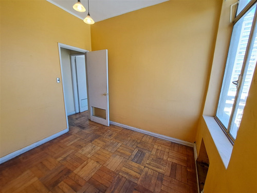 Departamento En Venta De 4 Dorm. En Paseo Bulnes, Santiago