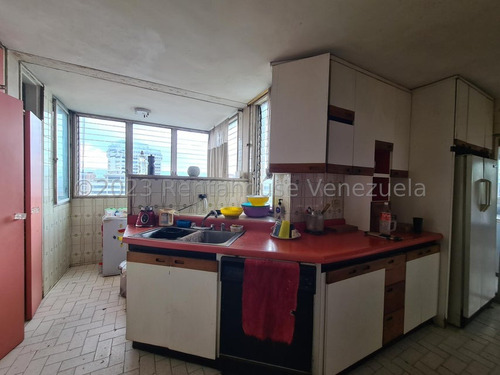 Pent House En Venta De 2 Niveles, Con Amplios Y Ventilados Espacios En San Bernardino, 25-4833