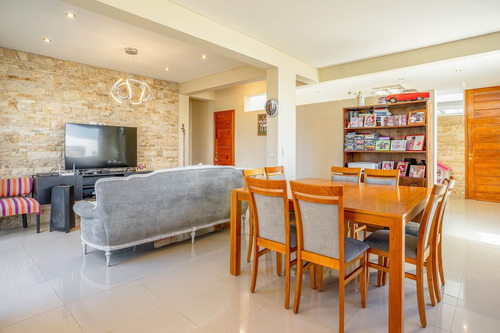 Imagen 11 de 30 de Venta Casa En San Sebastián Barrio Cerrado Funes