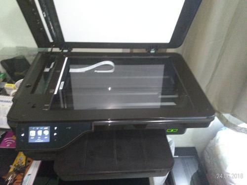 Impresora a color  multifunción HP LaserJet Pro M476DW con wifi