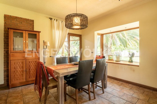 Casa Chilena, Excelente En Condominio