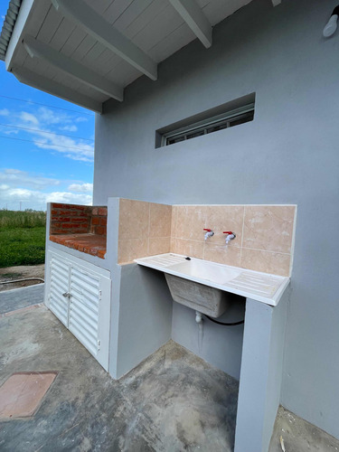 Casa Con Gran Parque Y Pileta