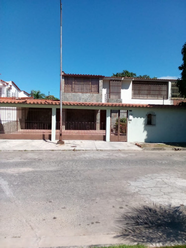 Ana Maria Arteaga Vende Amplia Casa En Las Clavelinas Ubicada En Trigal Norte