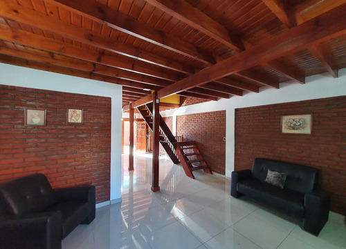 Imagen 4 de 17 de Venta De Casa 4 Ambientes Con Pileta Quilmes