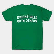 Comprar Remera Bebidas Bien Con Otros De Bebedores Del Da De San