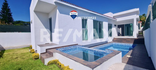 Venta De Casa De Un Nivel, Fracc. Lomas De Cocoyoc Clave 4631