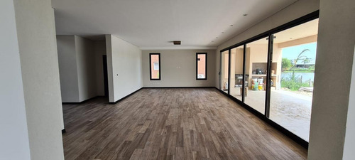 Imagen 16 de 30 de Venta | Casa | Canton, Islas
