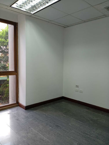 Oficina / Alquiler / Urb.: Los Palos Grandes / 140 Mts2