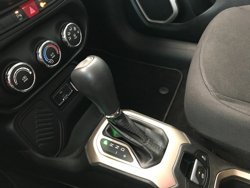 Imagem 11 de 15 de Jeep Renegade Sport 1.8 4x2 Flex 16v Aut. 2016