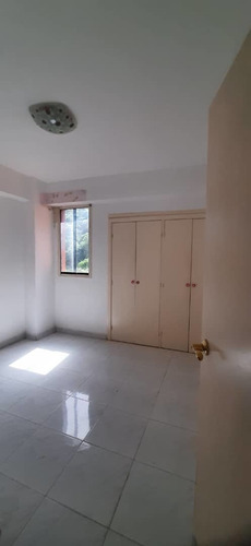 Imagen 5 de 10 de Alexauzuga Vende Apartamento Las Chimeneas