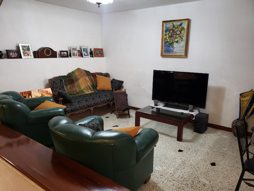 Imagen 9 de 30 de Los Naranjos Del Cafetal Calle Privada Vigilancia Excelente Vista Renovada 320mts 6h/7b/4 Puestos Tanque De Agua 10.000 Lts