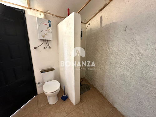 Casa En Venta - Piriápolis - Los Ángeles. 2 Dormitorios, 2 Baños. A 200 Metros De La Rambla Y Playa.