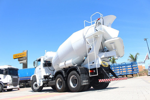 Mb 2635 - 6x4 - Betoneira 8m = Vw Volvo Iveco Volks Ford