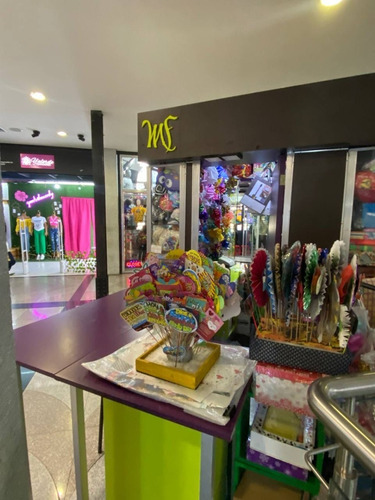 Imagen 3 de 8 de En Venta Carreta Y Fondo De Comercio En C C La Estacion Central