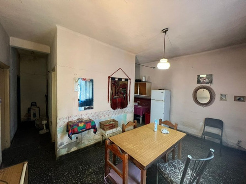 Imagen 4 de 14 de Casa En Esquina A Refaccionar En Muy Buena Zona