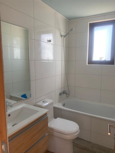 Casa En Venta De 4 Dorm. En Concón