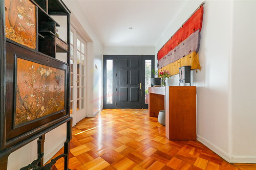 Casa En Venta De 5 Dorm. En Las Condes
