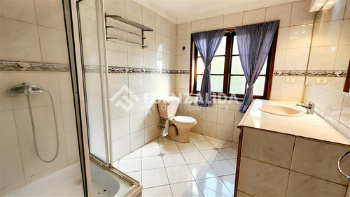 Casa En Venta De 5 Dorm. En Ñuñoa