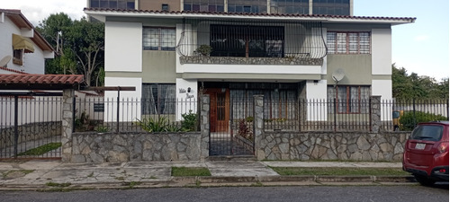 Casa En Venta Urbanización Macaracuay Con Hermosos Espacios, Calle Privada (riv)