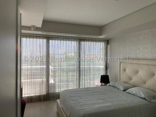 Espectacular Y Lujoso Apartamento Amoblado En Las Mercedes. #25-4805