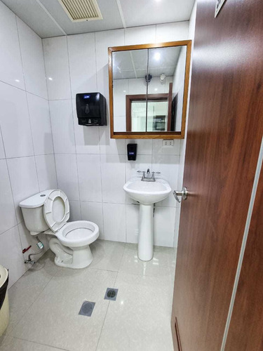 Imagen 2 de 10 de Se Alquila Centro Odontologico 800m2 - 3b La Guaira