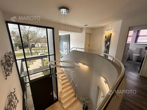 Casa En Venta En Barrio Privado Septiembre