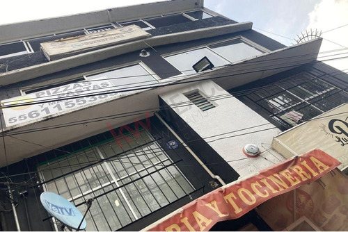 Ubicadísimo Edificio Con Locales Alto Flujo De Personas Y Desarrollo