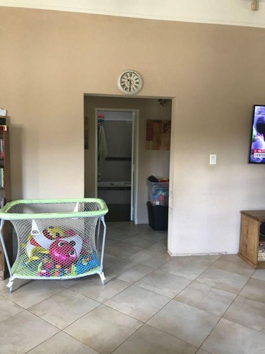 Imagen 11 de 30 de Hermosa Casa De 3 Ambientes Con Jardín Y Piscina En Venta - Turdera