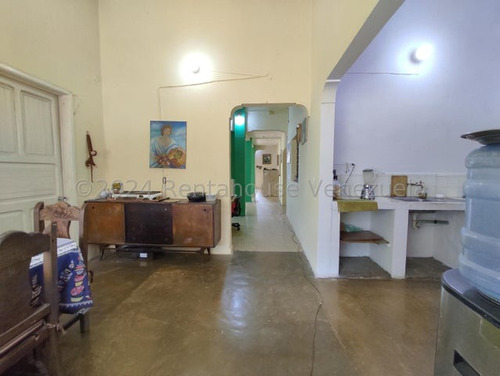 Gbf 25-13408 Villa De Cura Centro Vendo Amplia Casa Con Terreno Comunícate Ya.