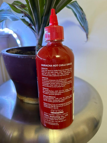 Imagen 5 de 5 de Sriracha Salsa Hot Sauce 450 Ml. Madame Wong # 1 En Thailand