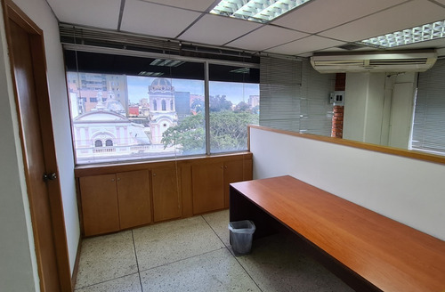 Imagen 3 de 8 de Local Oficina 5 Puestos De Trabajo